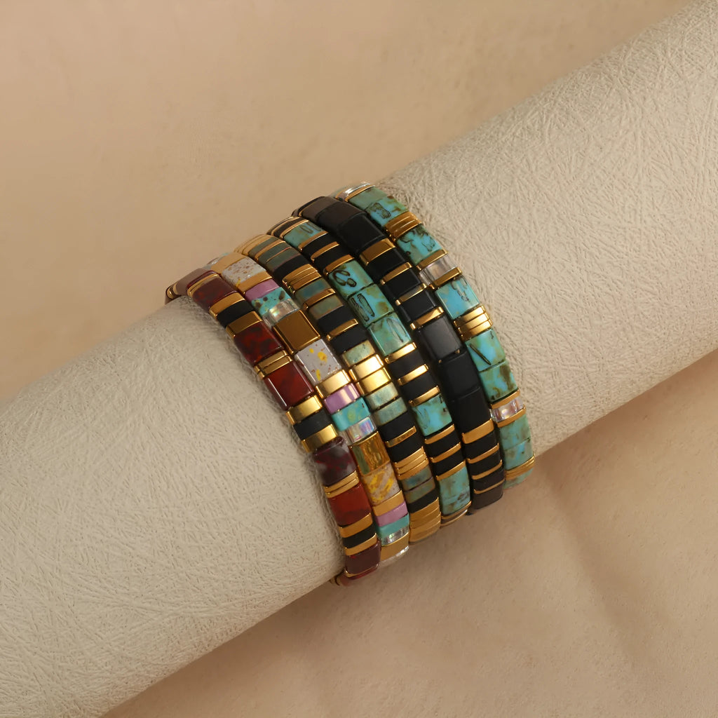 Geometric glass bead bracelet with pull design in milky white colour