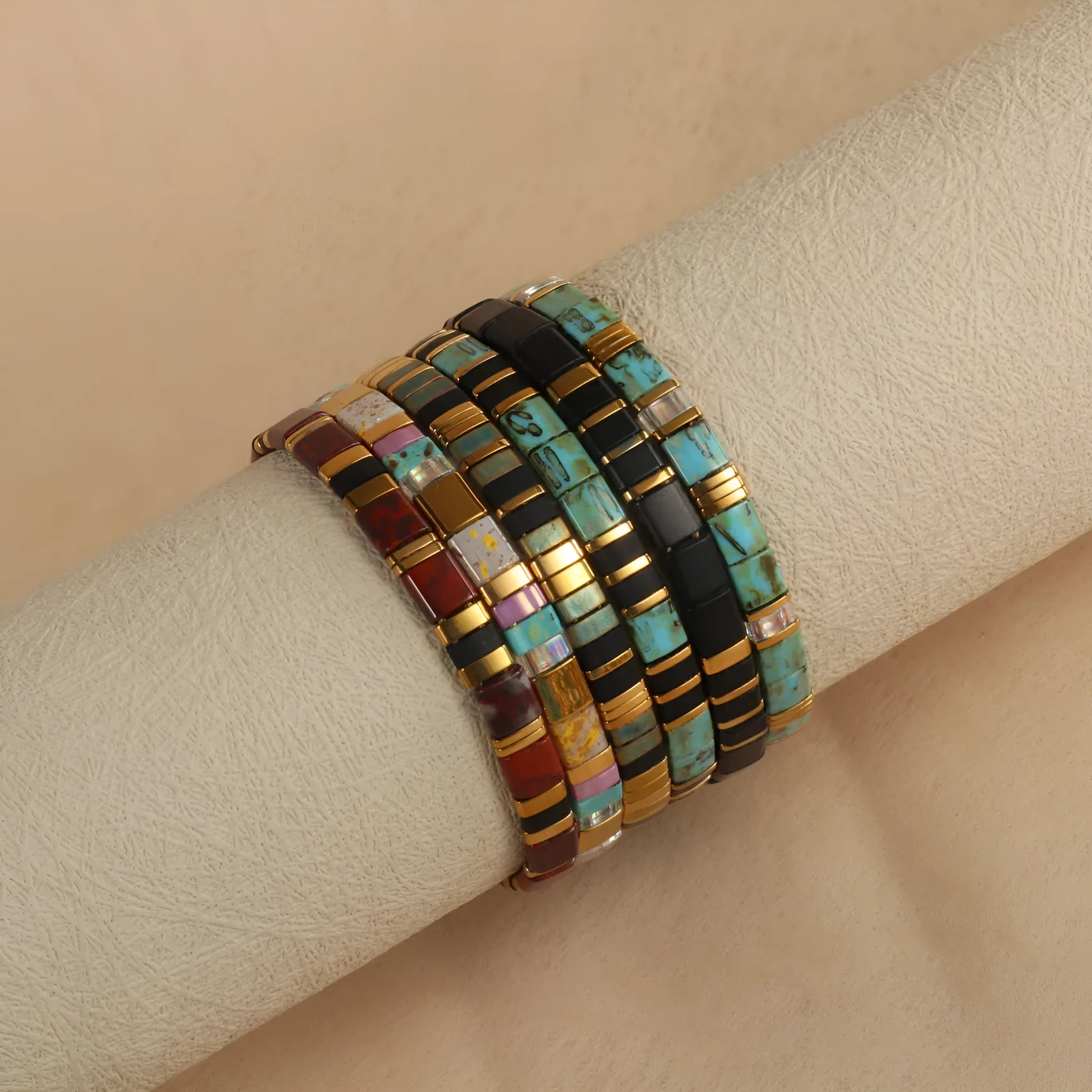 Geometric glass bead bracelet with pull design in milky white colour