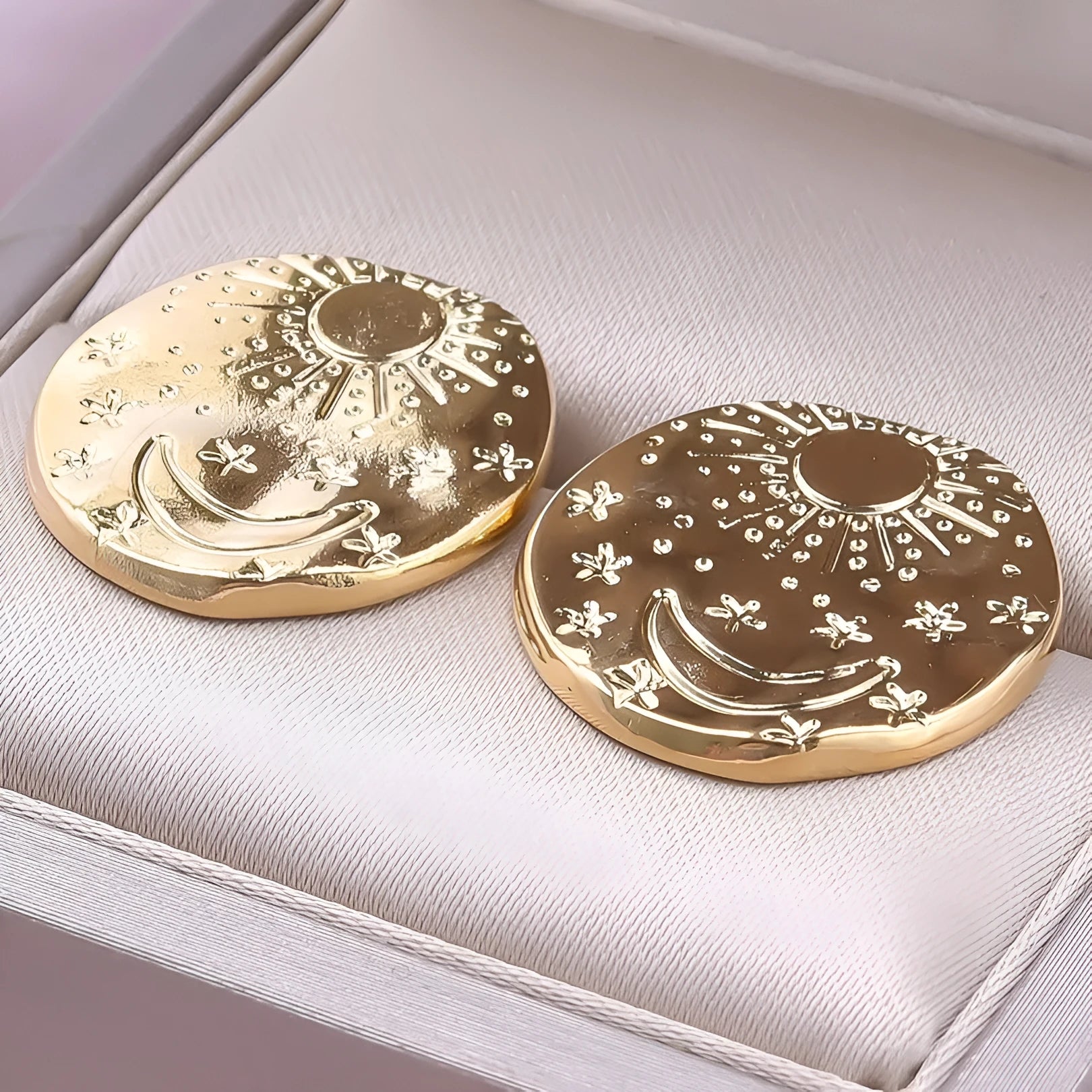 304 stainless steel geometric shell stud earrings in gold and silver electroplated finishes