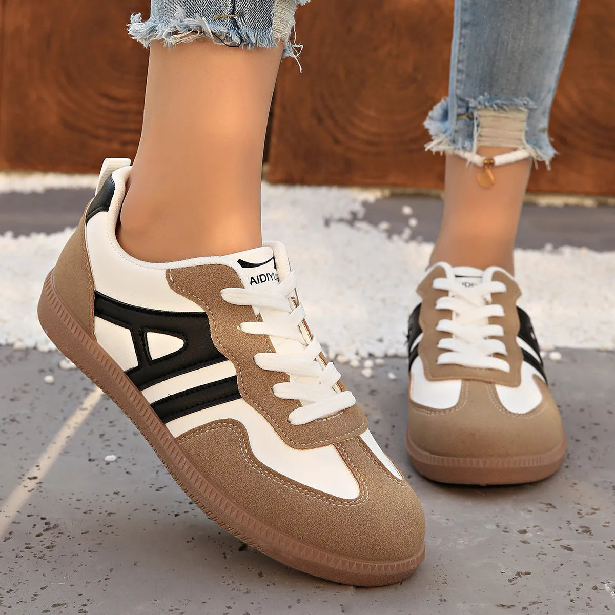 Women's retro colour matching lace-up jogging shoes in grey with low platform heel and round toe.