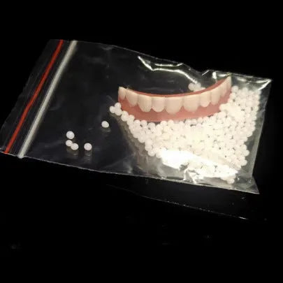 Silicone simulation dentures with upper and lower teeth for dental training in colour box packaging