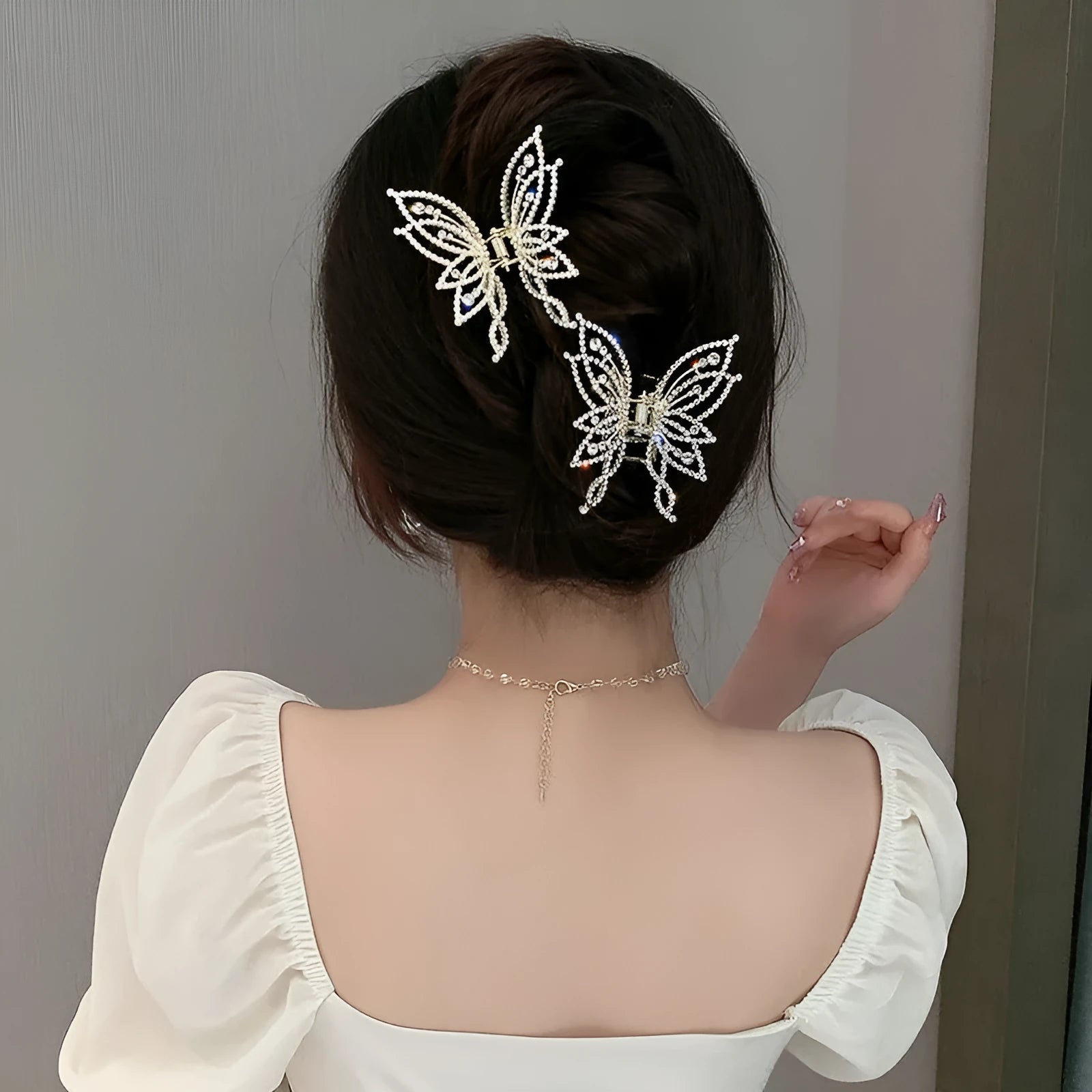 Butterfly hair clip for women in alloy with rhinestone or pearl decoration