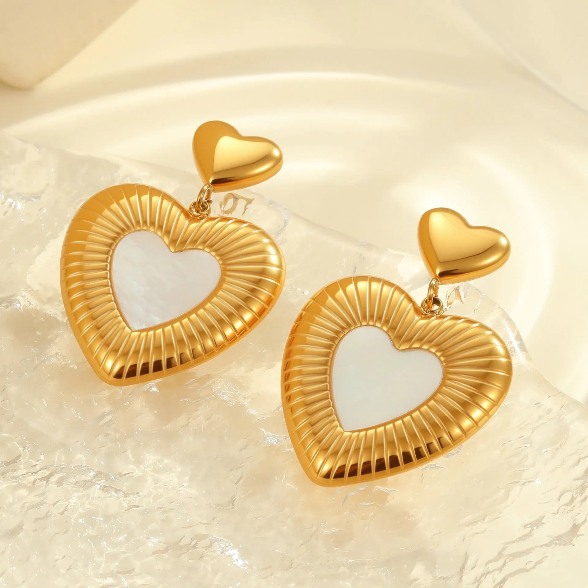 Women's heart-shaped fritillary earrings in stainless steel with white electroplated finish and gold details