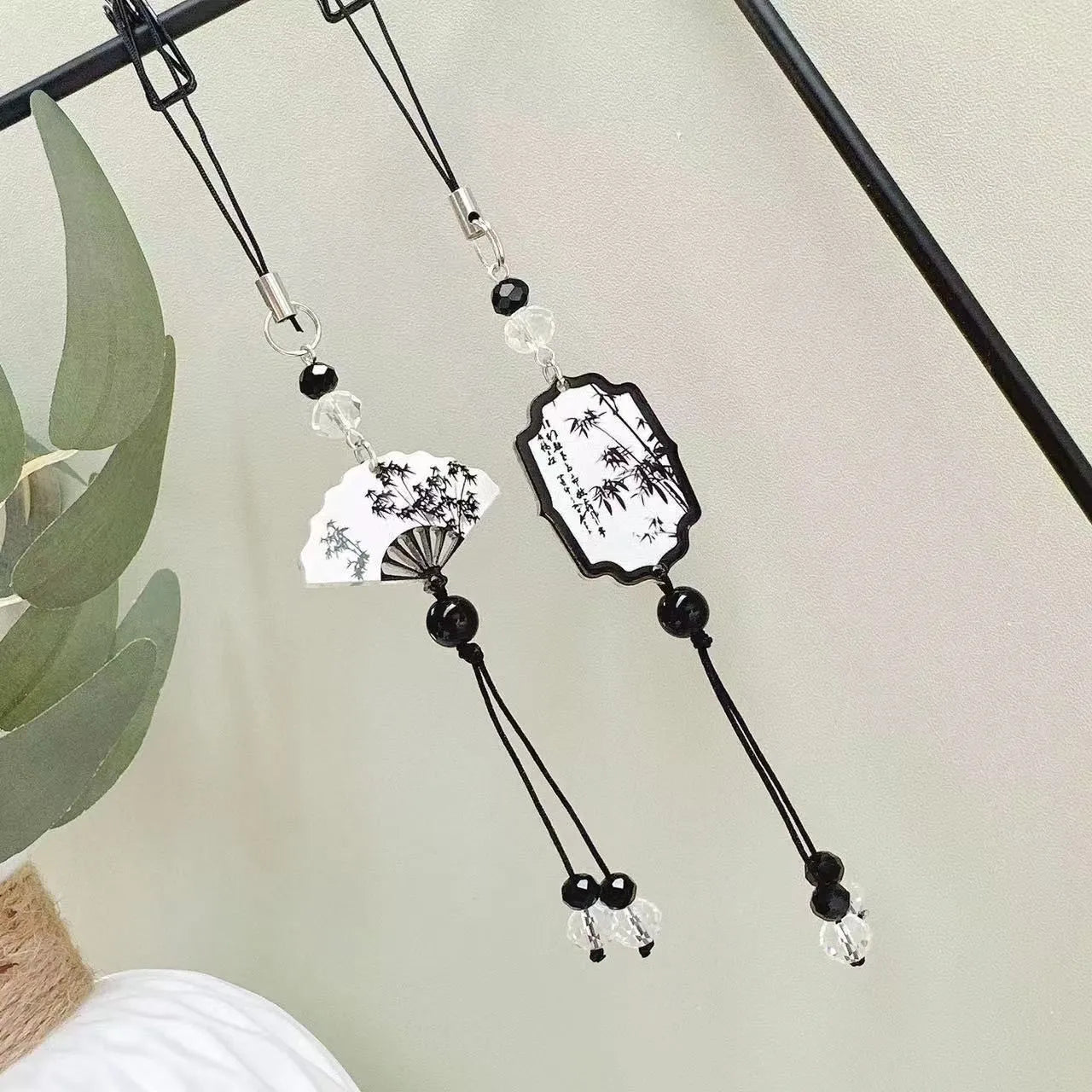 Chinese Guofeng style pendant keychain with floral pattern in baking varnish coated beads