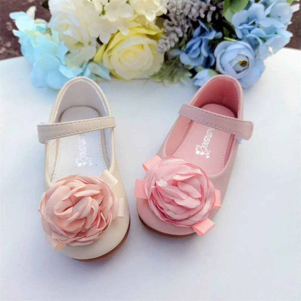 Princess flower girl shoes in pink or beige, PU leather upper, Velcro strap, flat heel, floral detail, sizes 19-35.