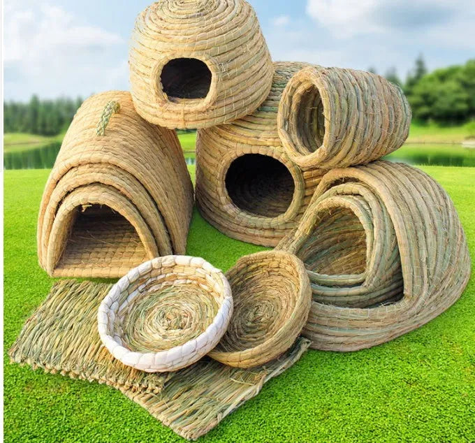 Hand-woven rabbit grass nest made of straw and corn husk in a bridge hole grass house shape, size S, nest colour.