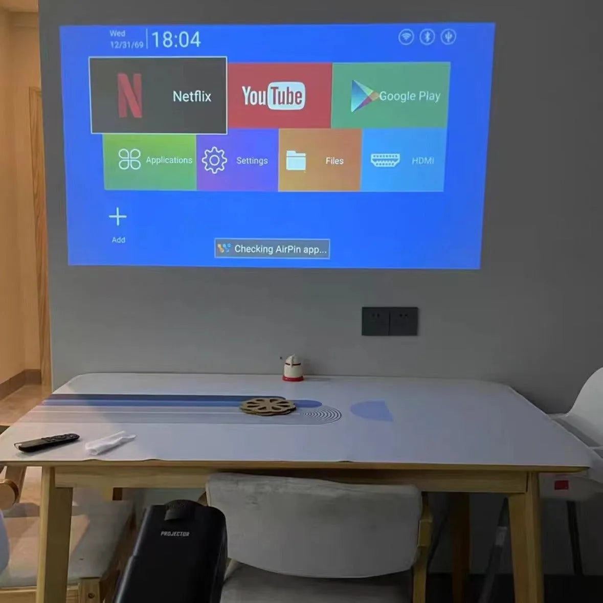 720p HD wireless home projector for gaming with multi-standard power compatibility