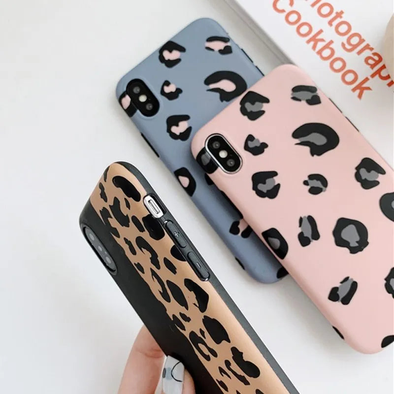 Leopard phone case for iPhone in Black, Blue and Pink – back cover with leopard pattern, fits iPhone 6 to 13 Pro Max.