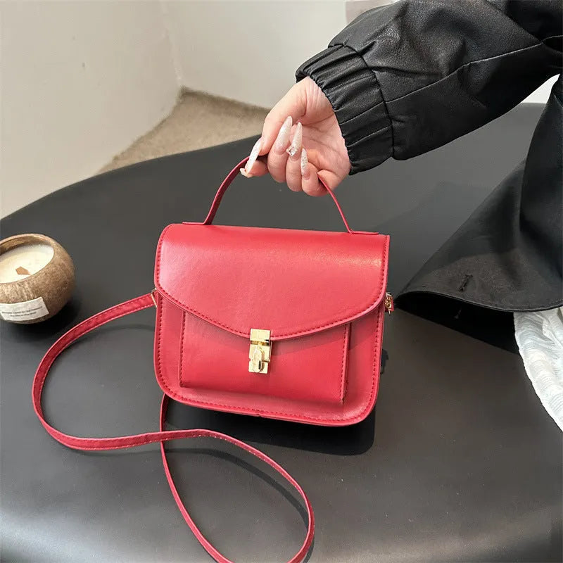 Retro horizontal square messenger bag in PU leather with crossbody strap