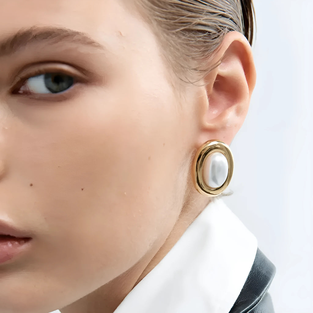Stainless steel vintage pearl stud earrings with electroplated silver-tone finish and simulated pearl centres