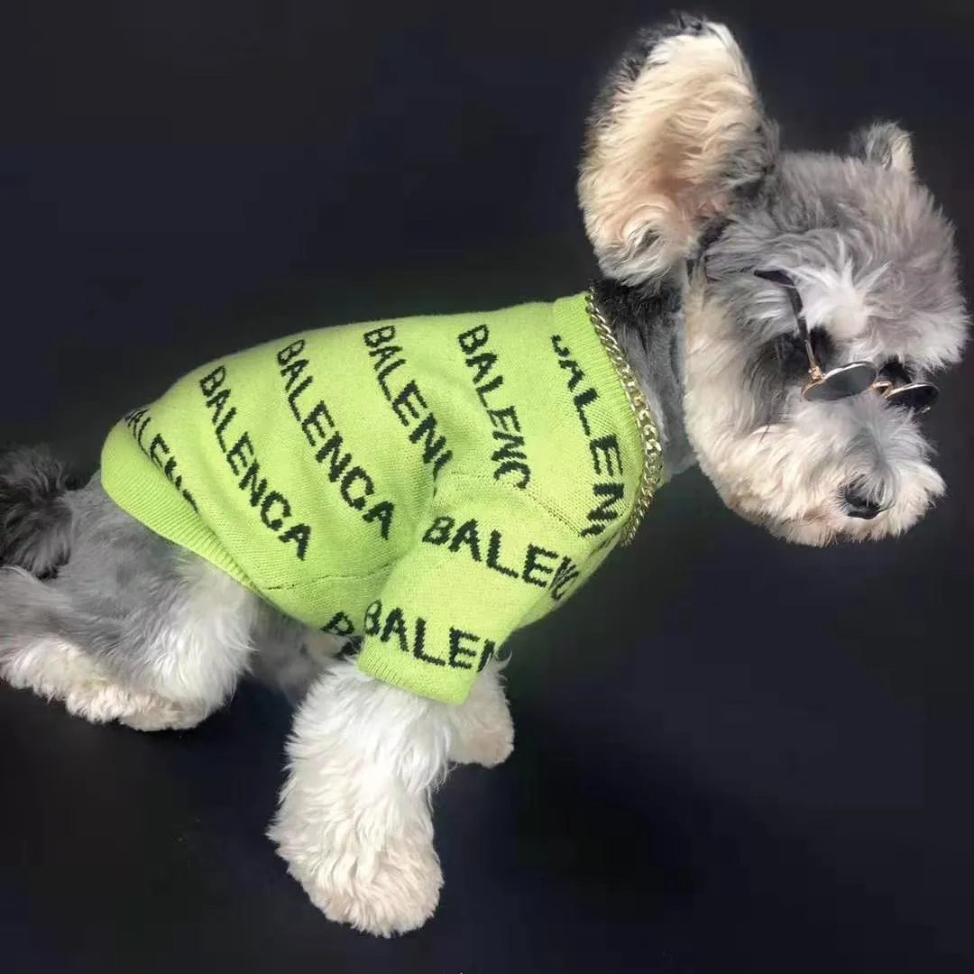Acrylic pullover dog sweater in black or green, sizes S to 2XL, with neck, bust, and back length measurements.
