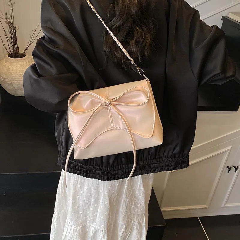 A black horizontal square underarm crossbody bag with large capacity and visible sewing lines.
