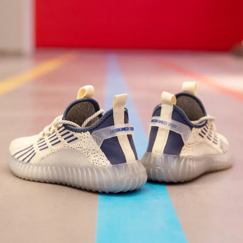 Men's white breathable flying fabric sports shoes with shallow mouth and round toe design