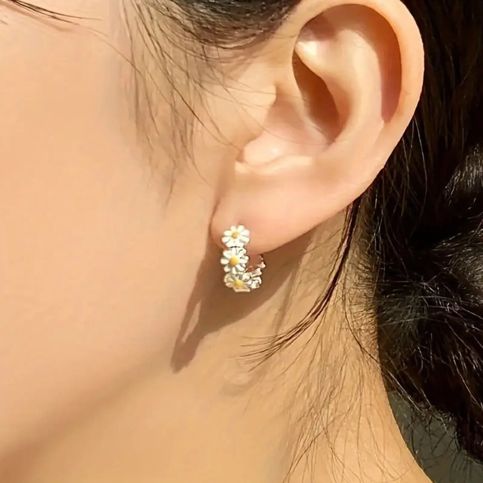 White daisy flower ring earrings with electroplated copper and platinum gem accents
