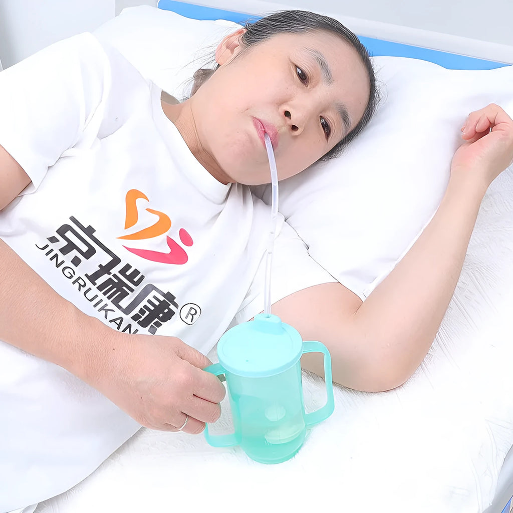 Oblique mouth anti-choke drinking cup with handle and lid for bedridden patients