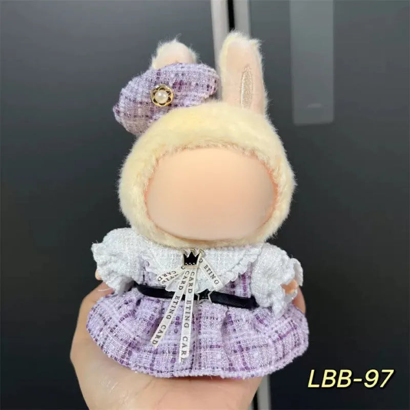 Plastic clothing outfit for 17cm tall vinyl figurines and dolls with multiple style options