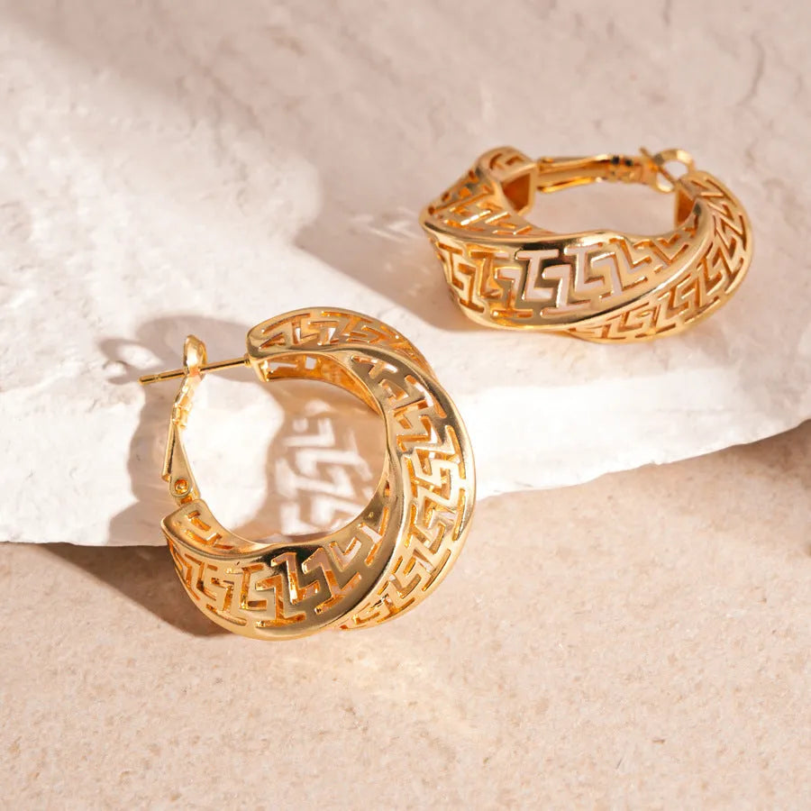 Twisted round geometric hollow stud earrings for women in gold or silver finish