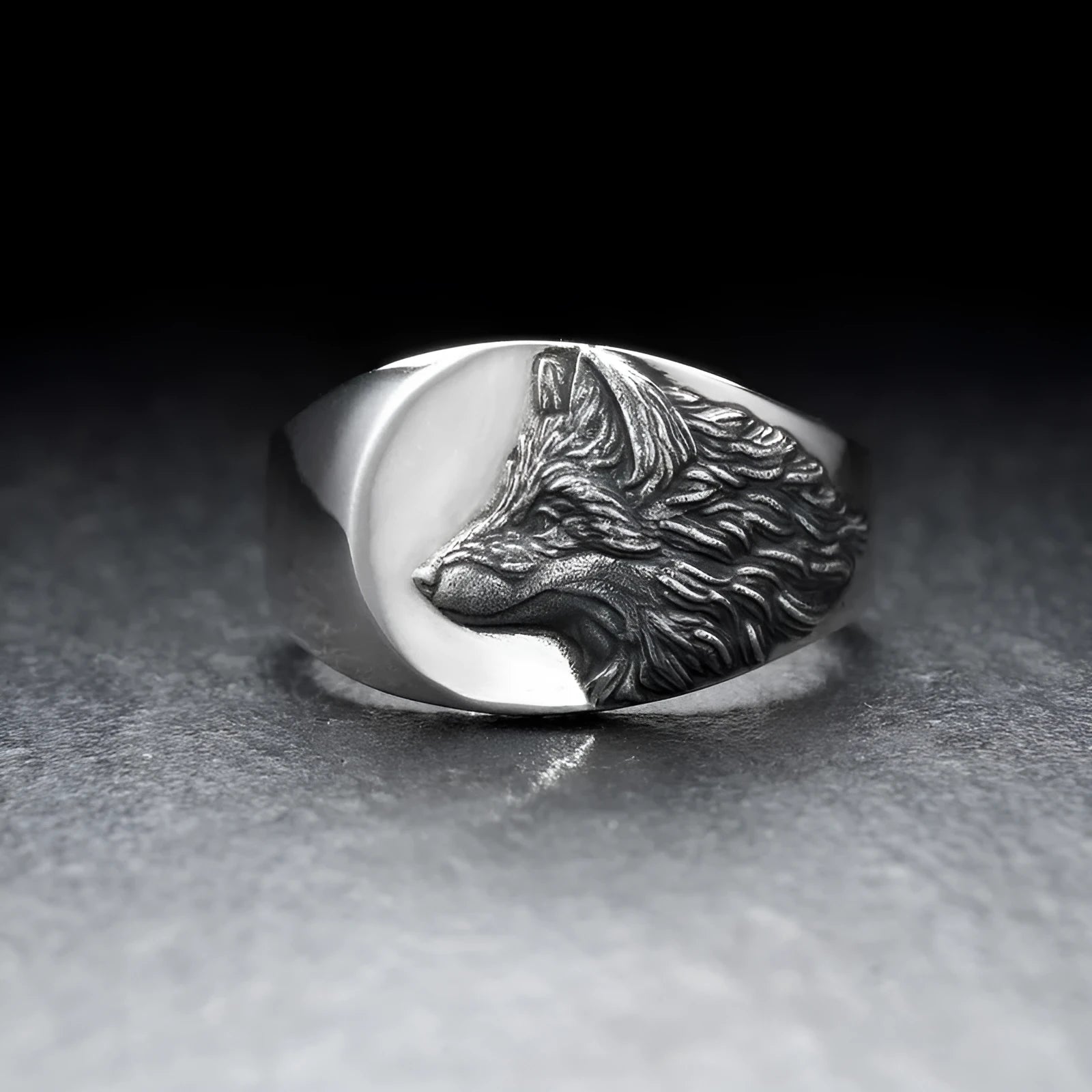 Silver geometric wolf ring for men with retro domineering design