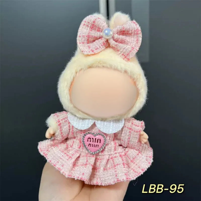 Plastic clothing outfit for 17cm tall vinyl figurines and dolls with multiple style options