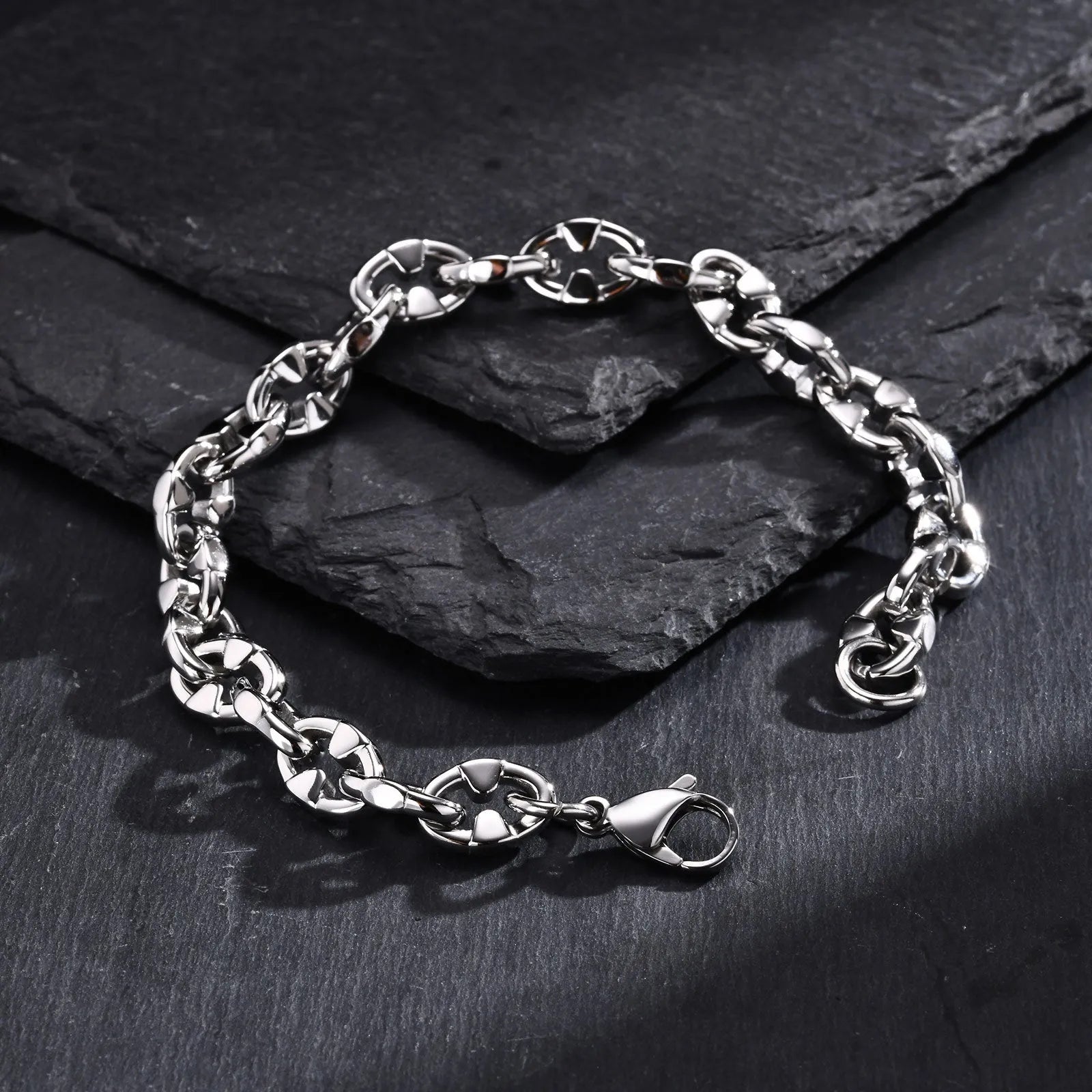 Thick geometric stainless steel chain bracelet for men in hip hop style.
