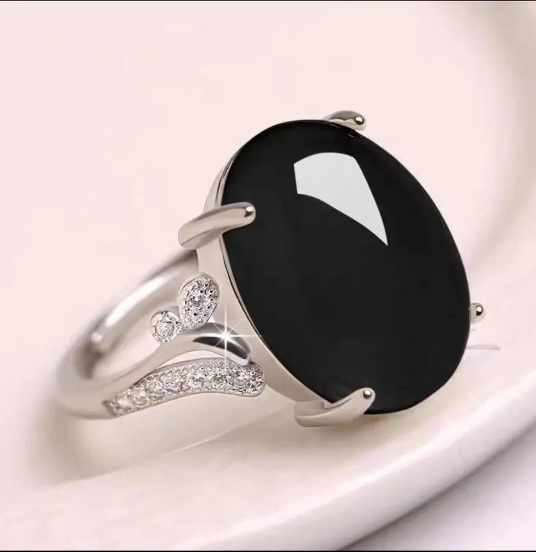 Adjustable alloy ring with geometric patterns in black, blue, green, red, or yellow colours