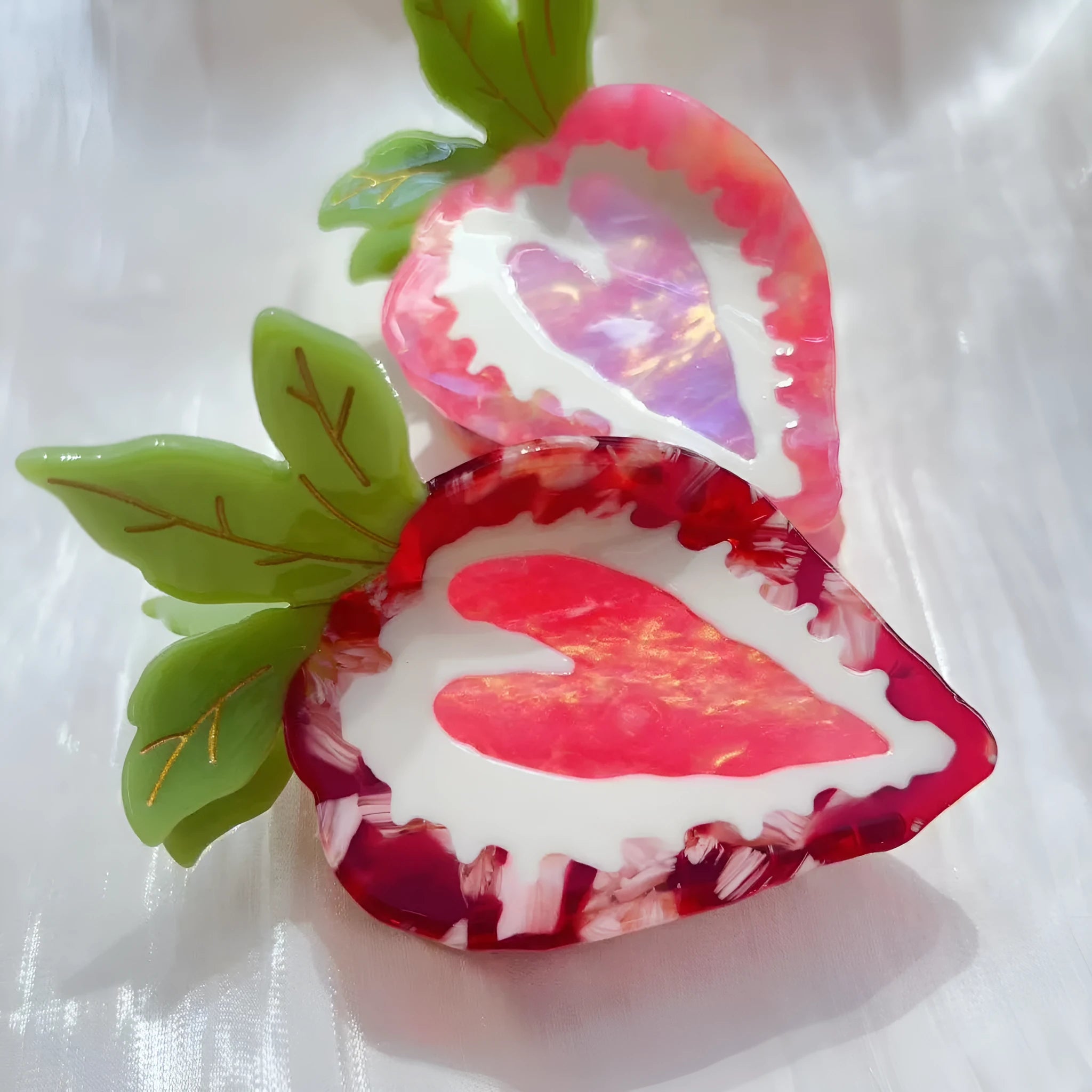Handmade strawberry hairpin in pastoral style, available in red and pink colours for girls' hair accessories.