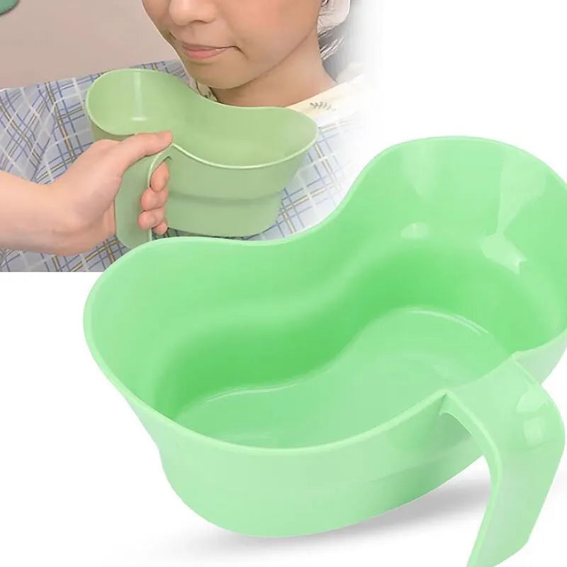 Green plastic nursing gargle cup for elderly bedridden patient oral care