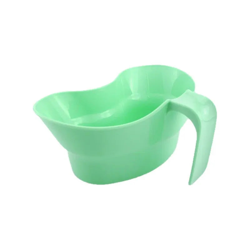 Green plastic nursing gargle cup for elderly bedridden patient oral care