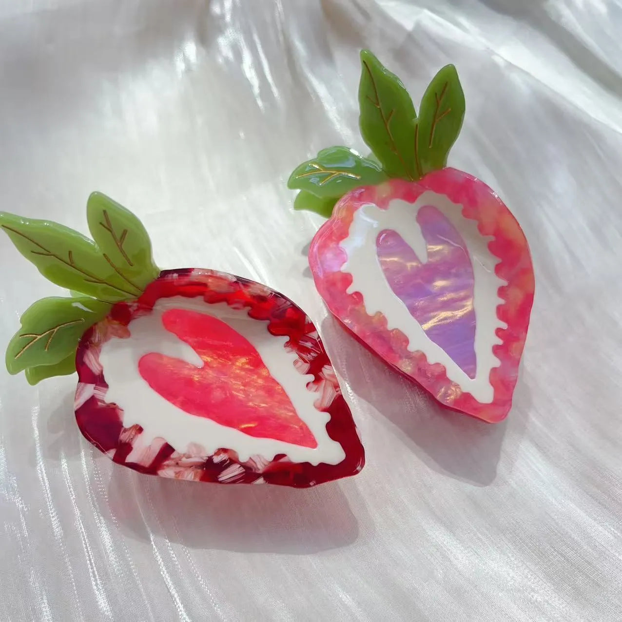 Handmade strawberry hairpin in pastoral style, available in red and pink colours for girls' hair accessories.