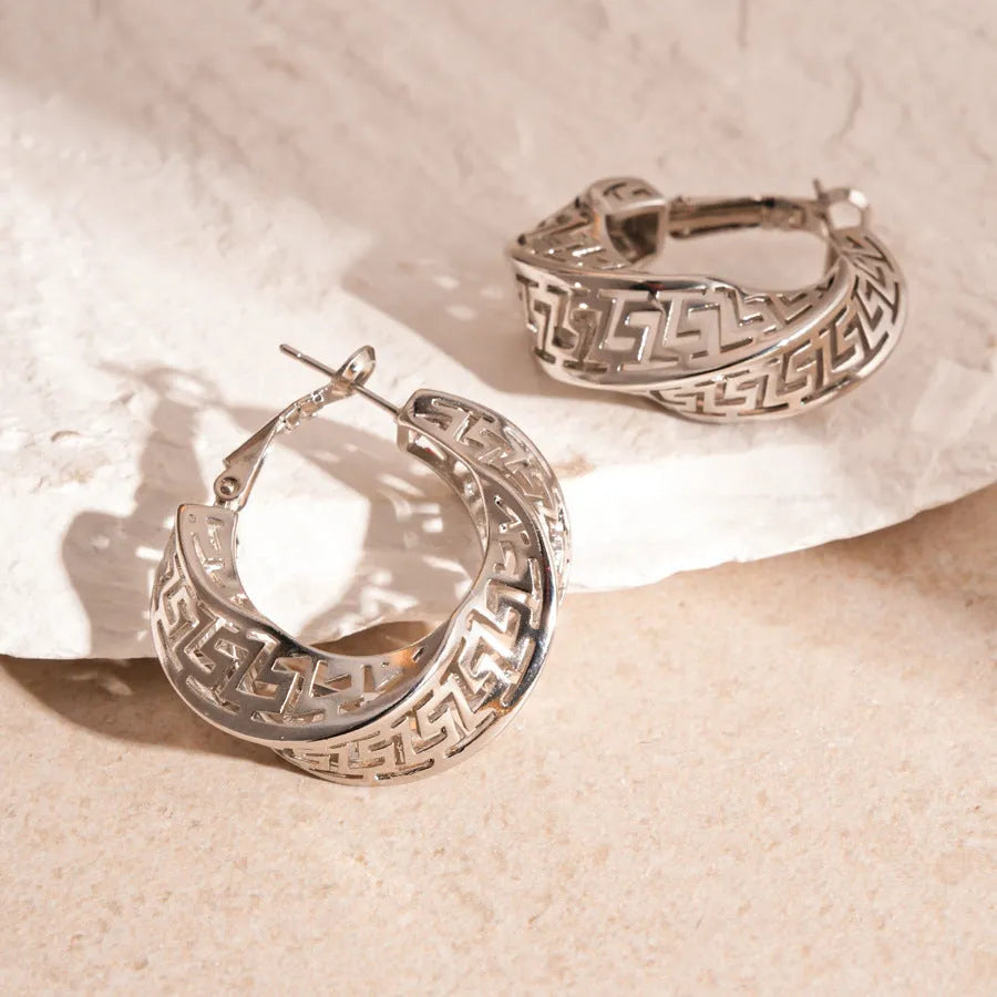 Twisted round geometric hollow stud earrings for women in gold or silver finish