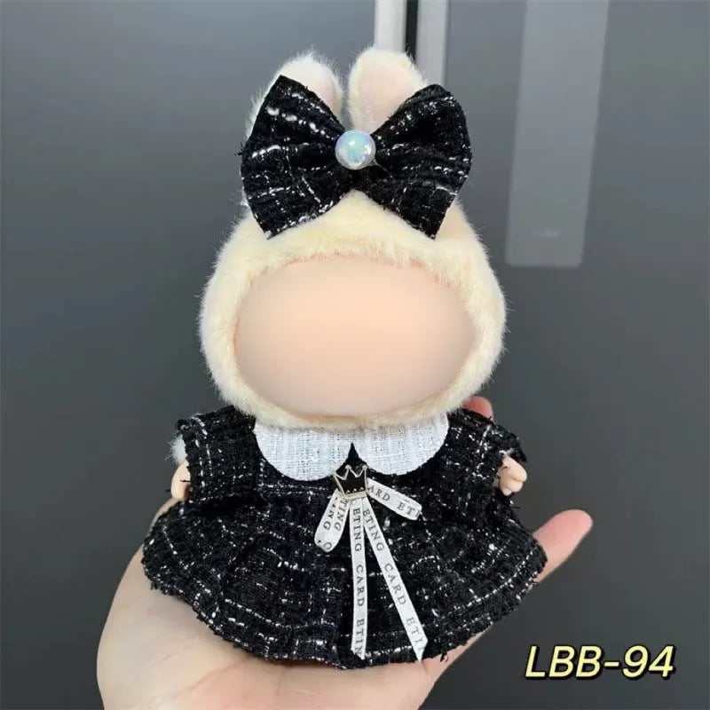 Plastic clothing outfit for 17cm tall vinyl figurines and dolls with multiple style options