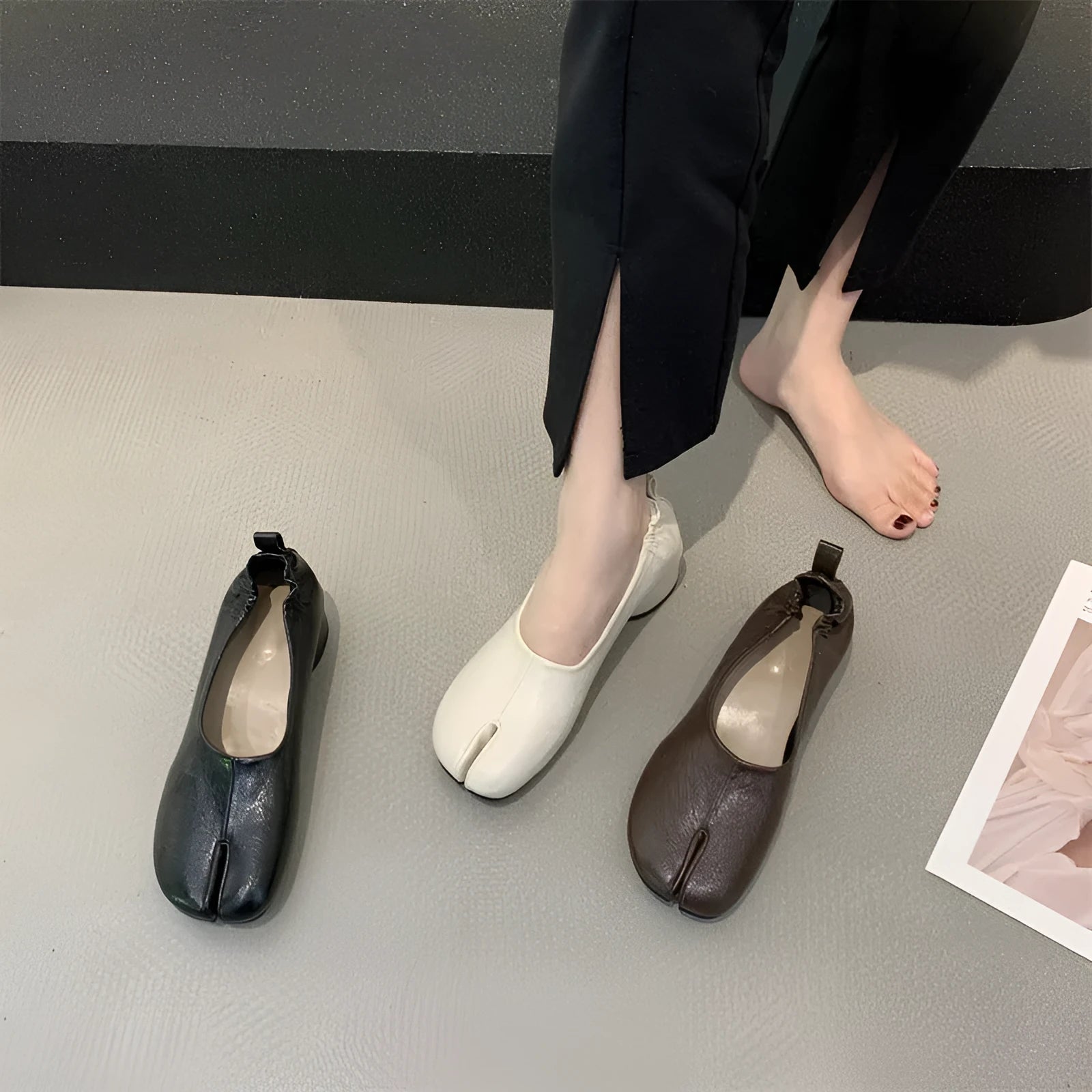Women's black chunky heel pumps with split toe horseshoe design and round toe