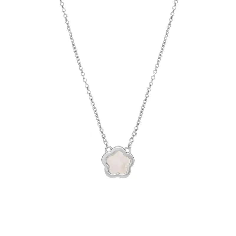 White mother shell flower necklace with natural shellfish pendant and copper chain