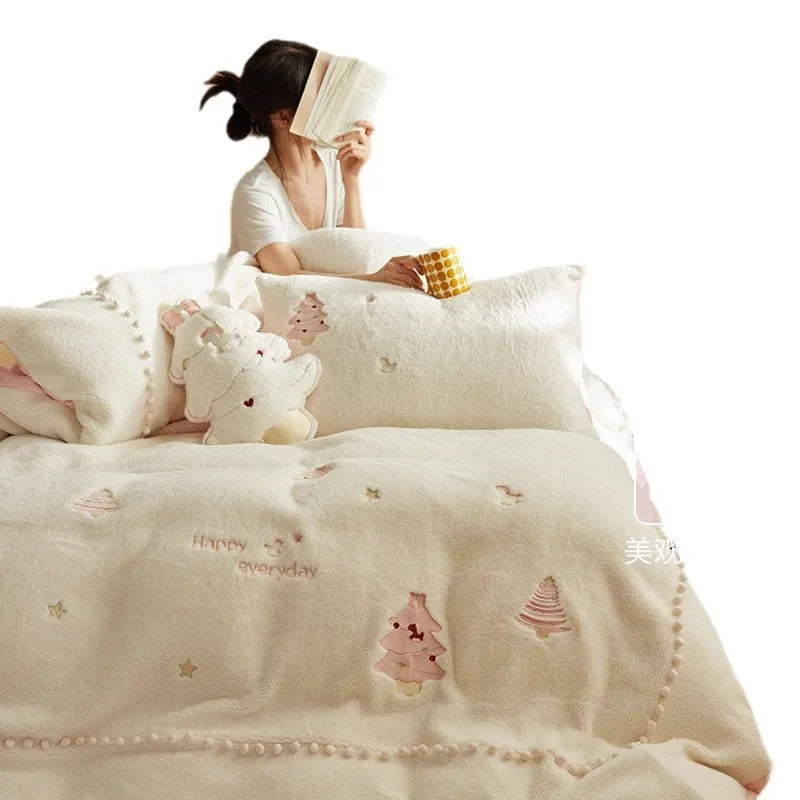 Winter milk fibre four-piece bedding set with Christmas tree pattern on quilt cover, sheet and pillowcases