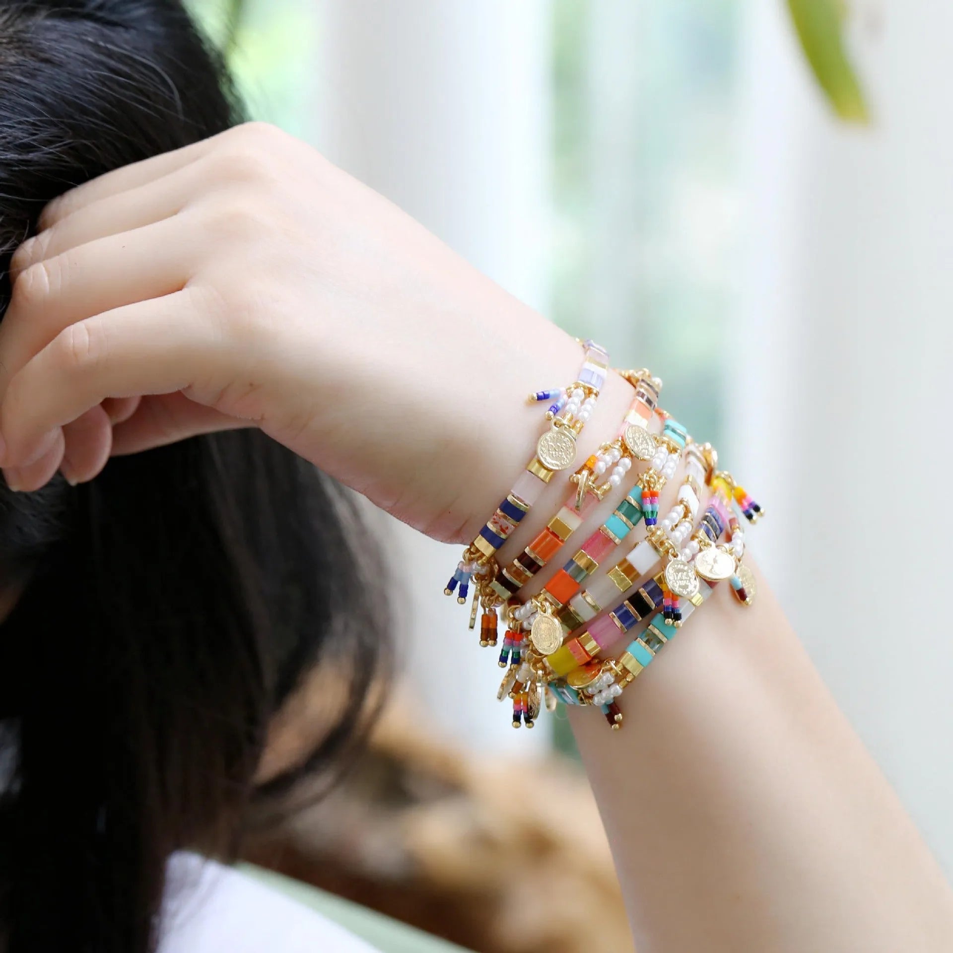 Women's handcrafted imitation pearl beaded bracelet in European-inspired design