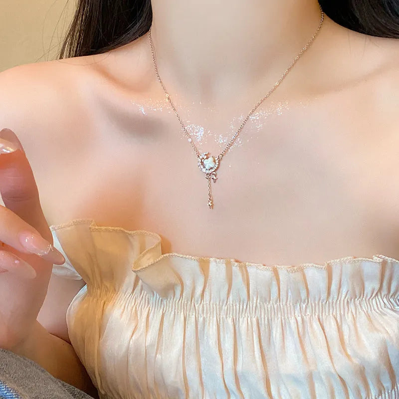 Women's star moon zirconium necklace on adjustable copper chain in gold or silver finish