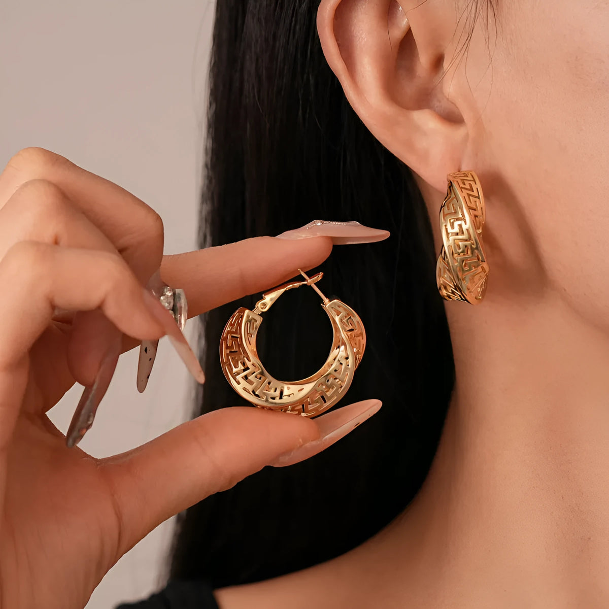 Twisted round geometric hollow stud earrings for women in gold or silver finish