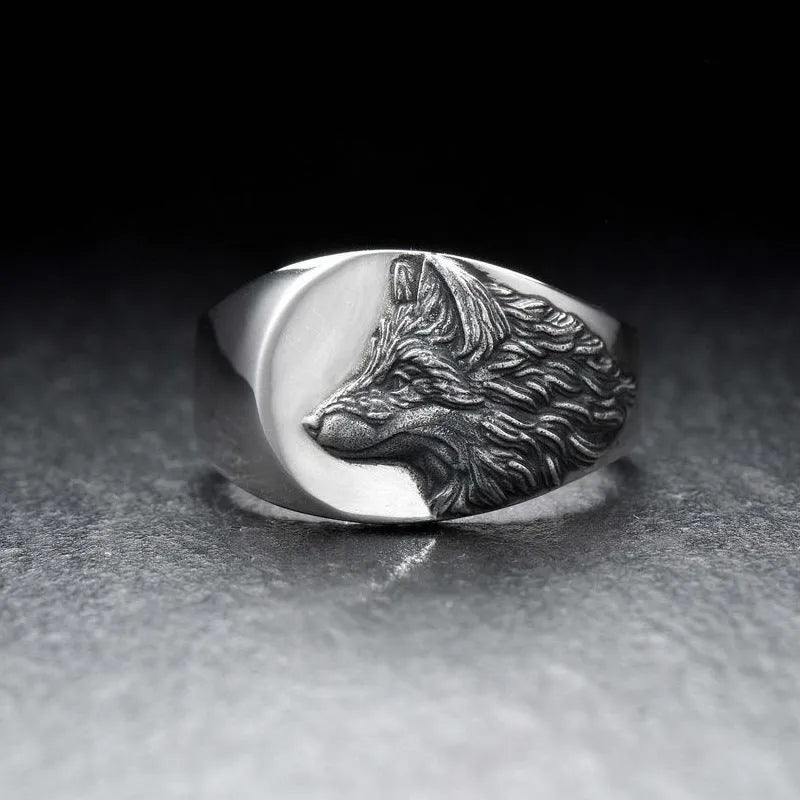 Silver geometric wolf ring for men with retro domineering design