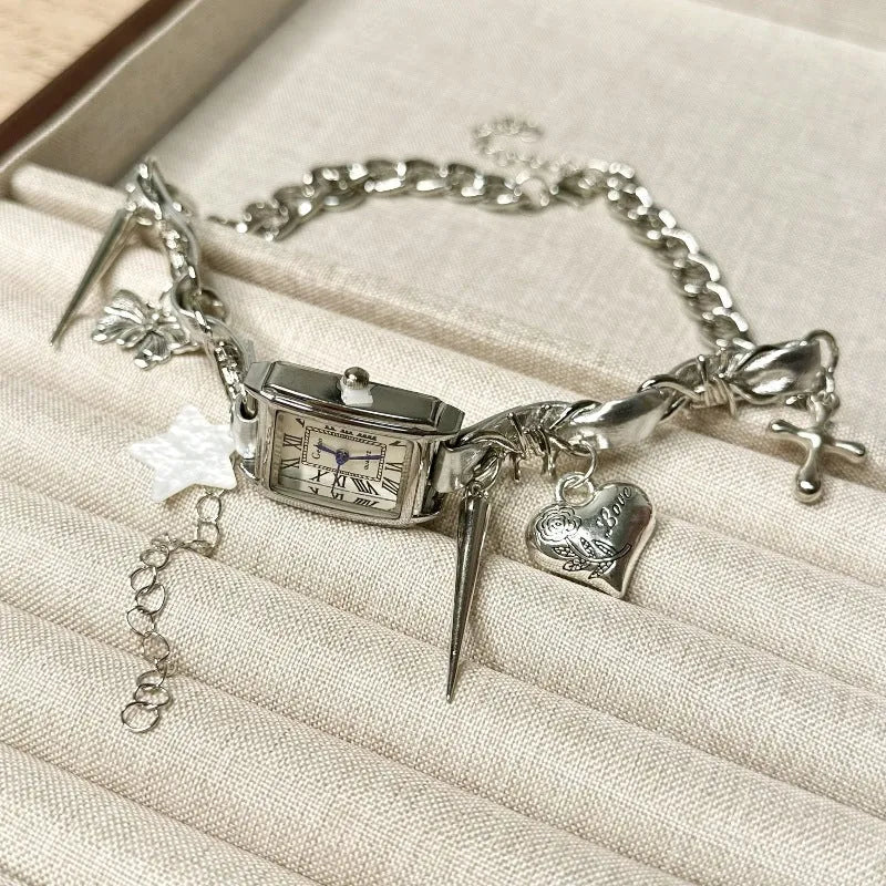 Dark style women's multi-layer clavicle necklace with adjustable hemp flower chain in alloy.