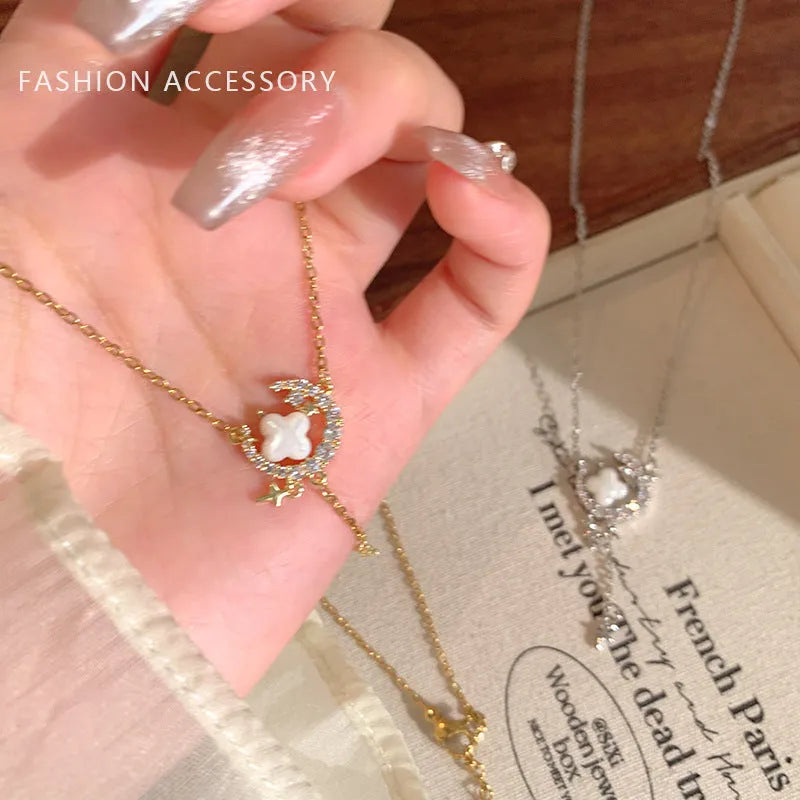 Women's star moon zirconium necklace on adjustable copper chain in gold or silver finish