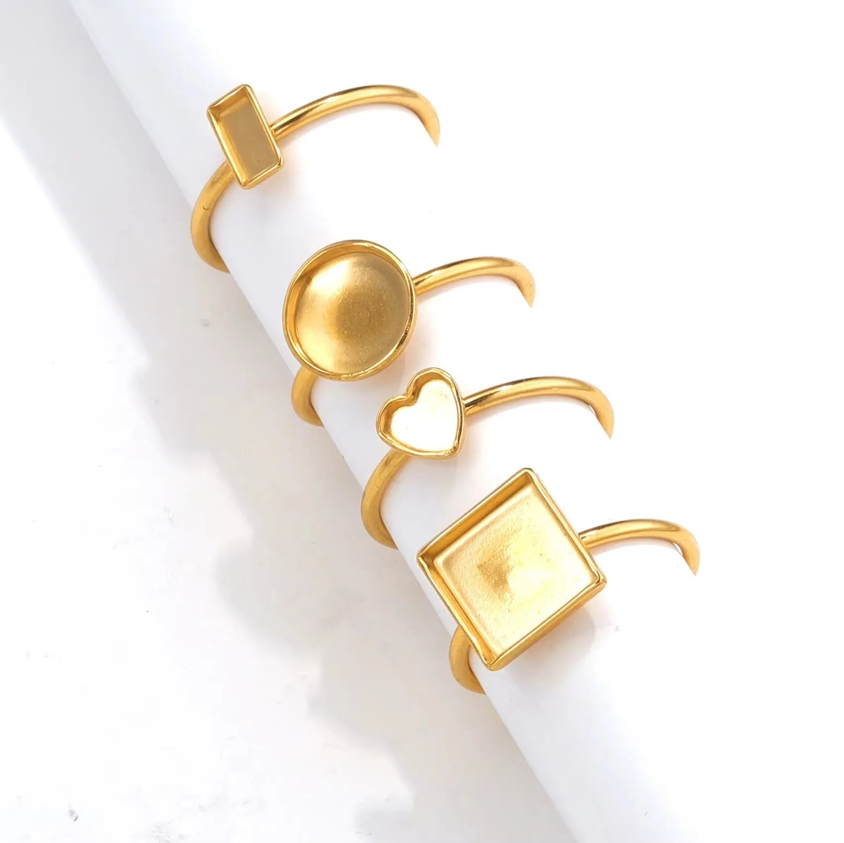 Golden electroplated stainless steel ring holder with totem pattern for DIY jewellery making
