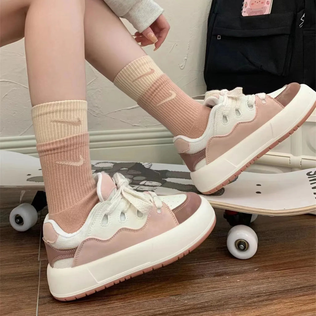 Green women's casual shoes with PU mesh upper and flat heel design