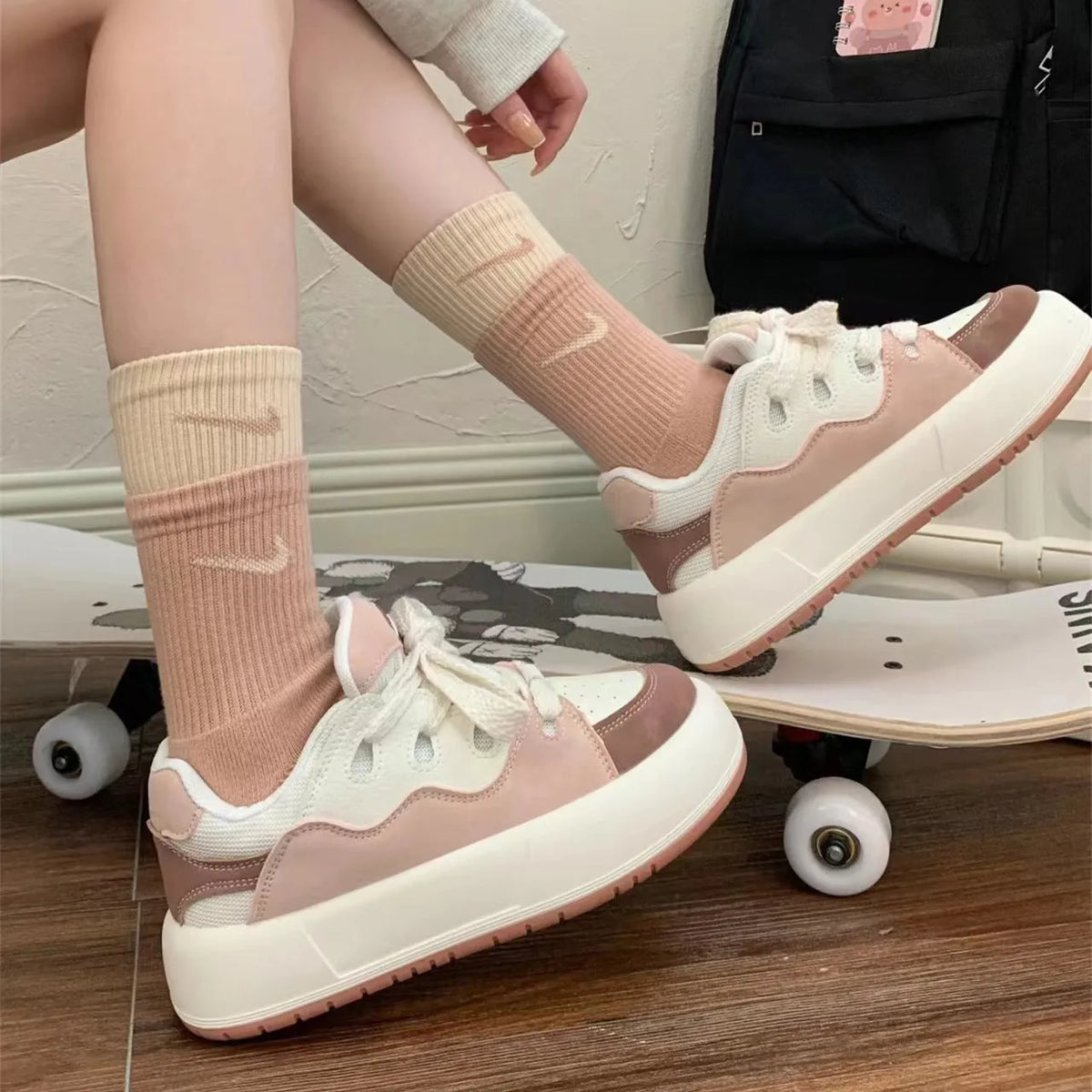 Green women's casual shoes with PU mesh upper and flat heel design