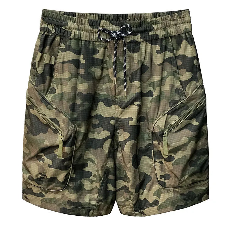 Men's camouflage cargo shorts with cargo pockets and loose fit design