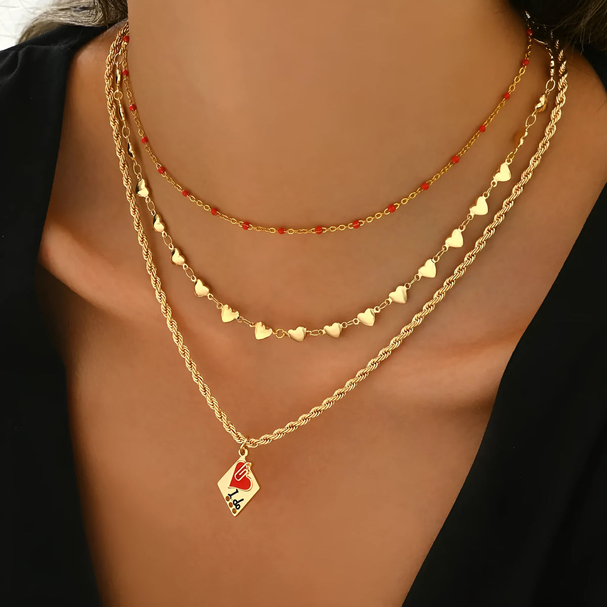 Gold-colour clavicle chain necklace with three-layer geometric heart pendant on adjustable chain