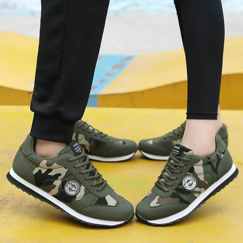 Camouflage pattern suede running shoes with low-top design and foam sole