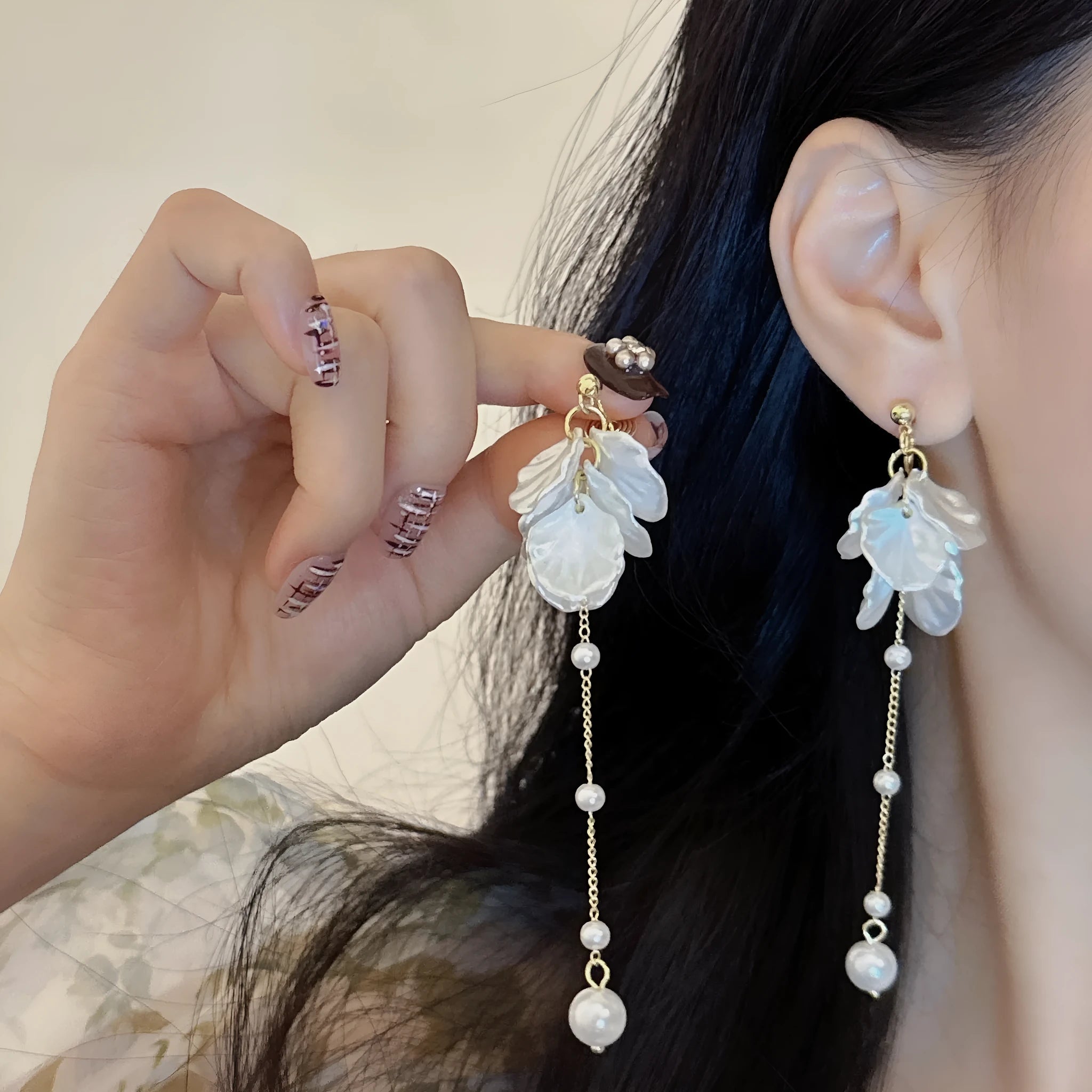 Women's shell pearl tassel earrings with 8.8cm length and multiple clip options