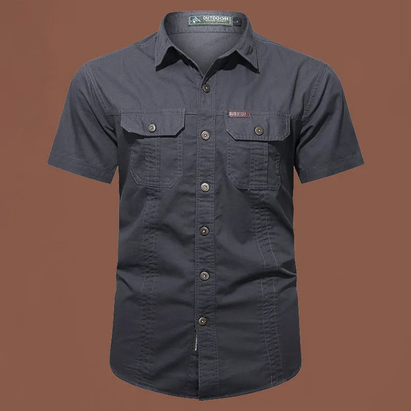 Men's short sleeve cotton work shirt in loose fit design with non-ironing treatment