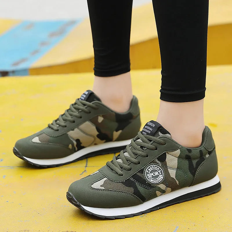 Camouflage pattern suede running shoes with low-top design and foam sole