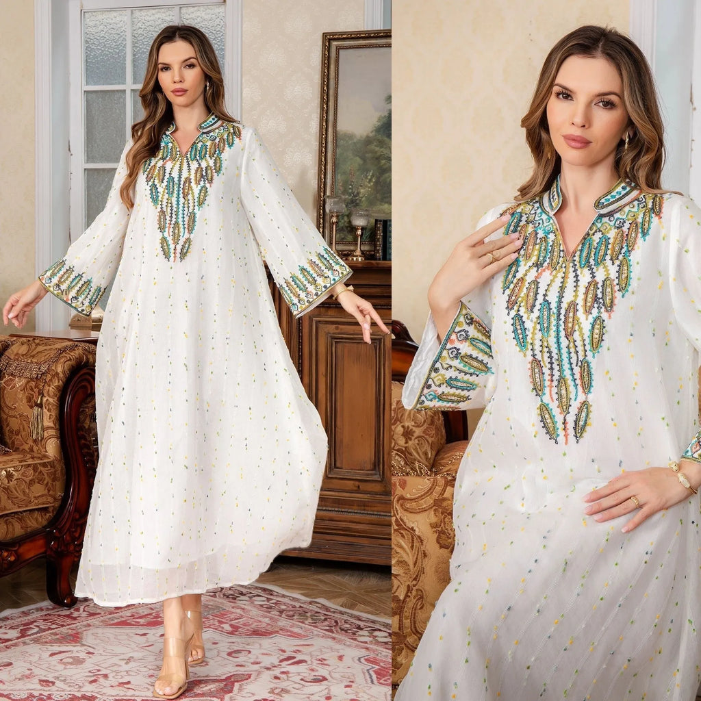 White Dubai-style Arabic robe with long sleeves and skirt in polyester fabric